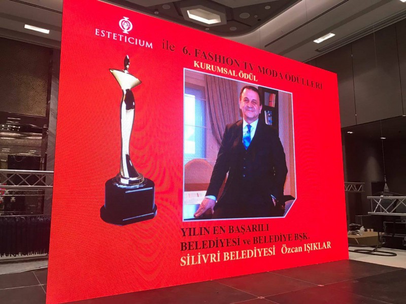 IŞIKLAR’A YILIN EN BAŞARILI BELEDİYE BAŞKANI ÖDÜLÜ