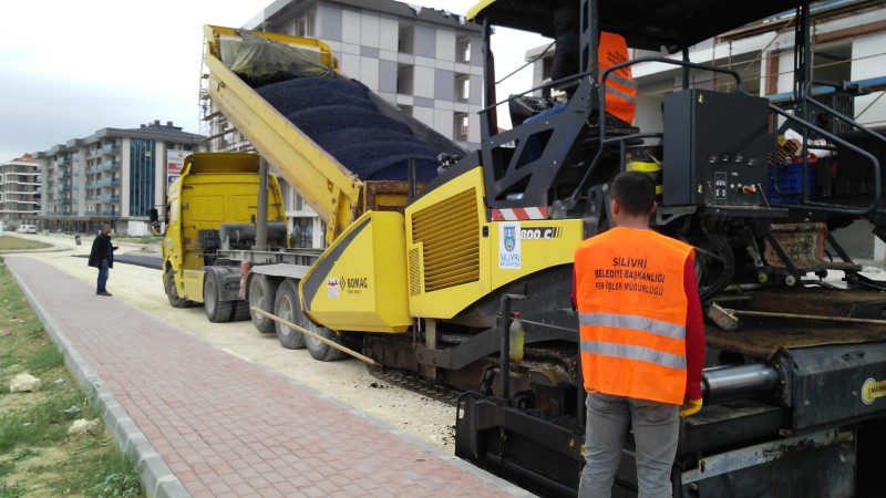 SİLİVRİ BELEDİYESİ’NDEN YENİ MAHALLE’YE 13 BİN TON ASFALT