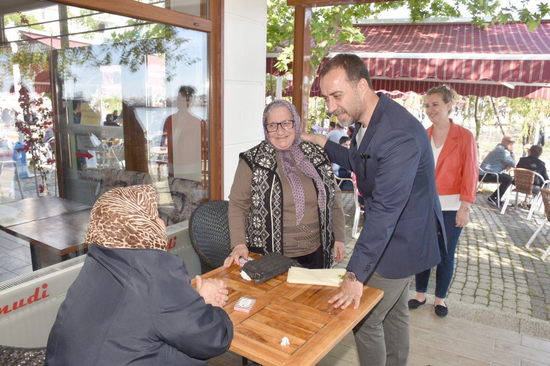 BAŞKAN YILMAZ ANNELERİ UNUTMADI