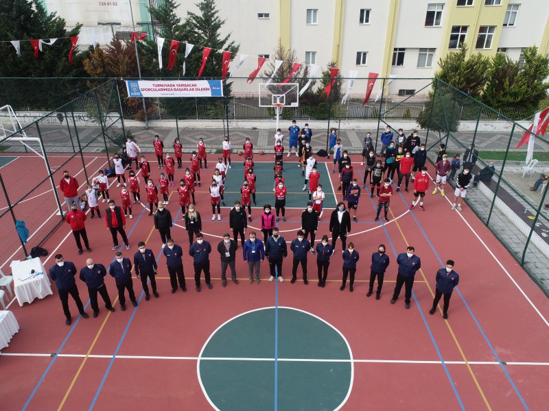 GENÇLER BASKETBOL TURNUVASI’NDA KIYASIYA YARIŞTI