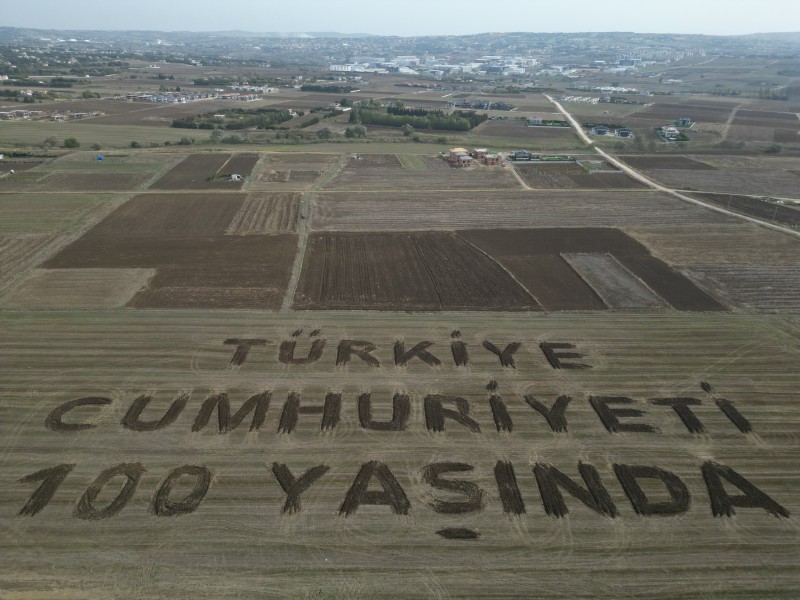 SİLİVRİ'DE DEVASA “CUMHURİYET 100 YAŞINDA” YAZISI 
