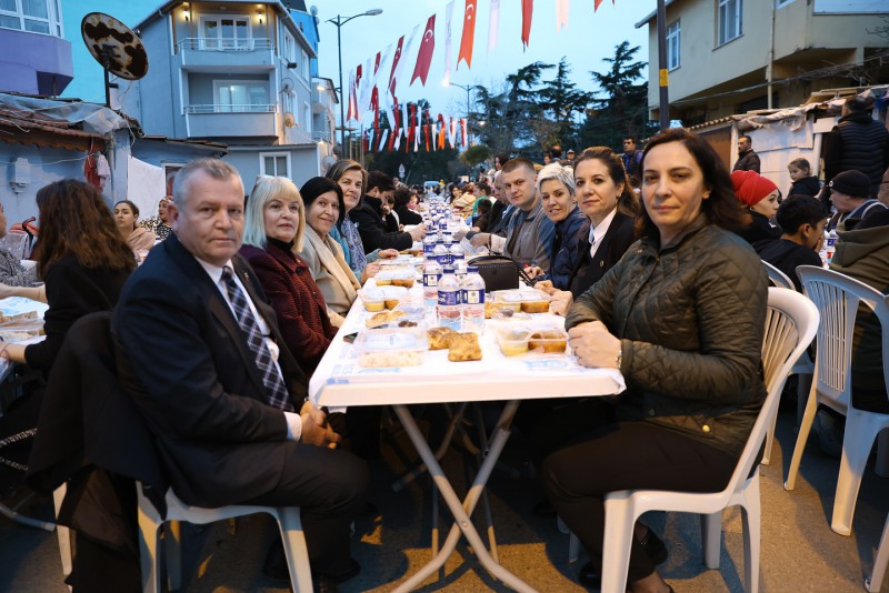Silivri Belediyesi, Fatih Mahallesi ve Mimar Sinan Mahallesi'nde Ramazan İftar Programı Düzenledi