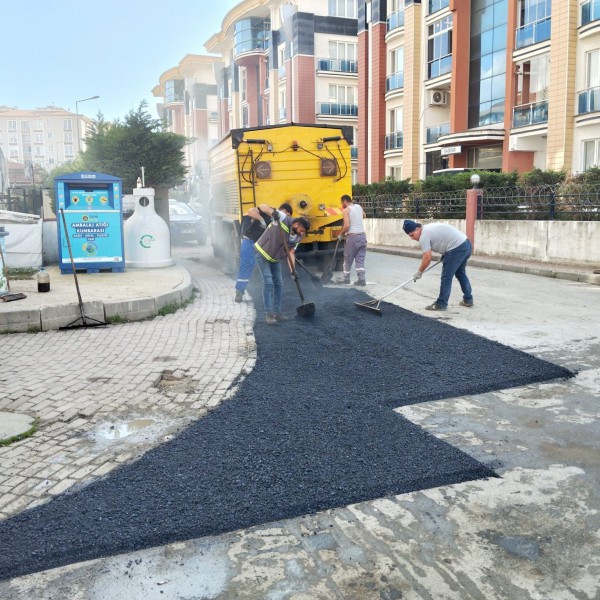 İlçe genelinde yol bakım çalışmaları devam ediyor