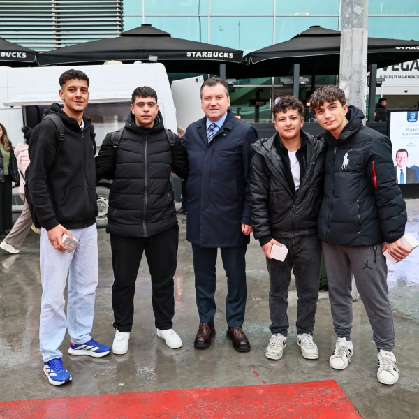 Başkan Balcıoğlu, kandil simidi ikram etti