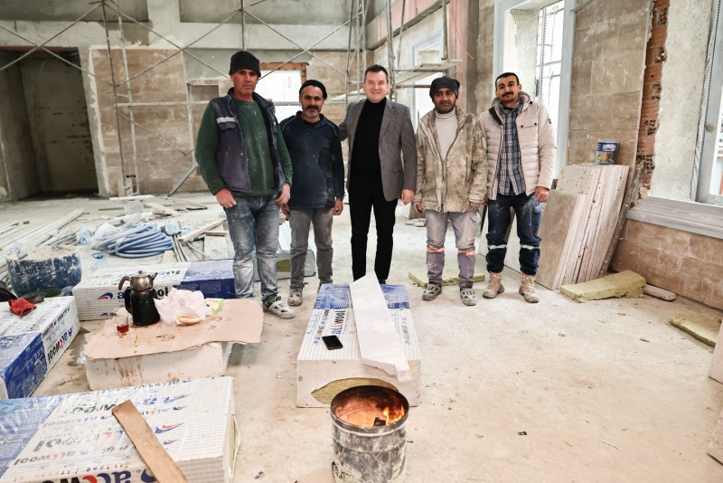 Başkan Balcıoğlu, Alibey Cami inşaatında çalışan emekçilerle bir araya geldi