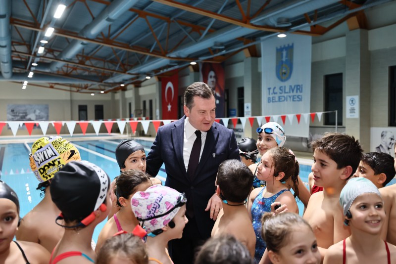 Başkan Balcıoğlu Silivri Belediyesi Spor Kulübü Yüzme Akademisi’nin antrenmanına katıldı