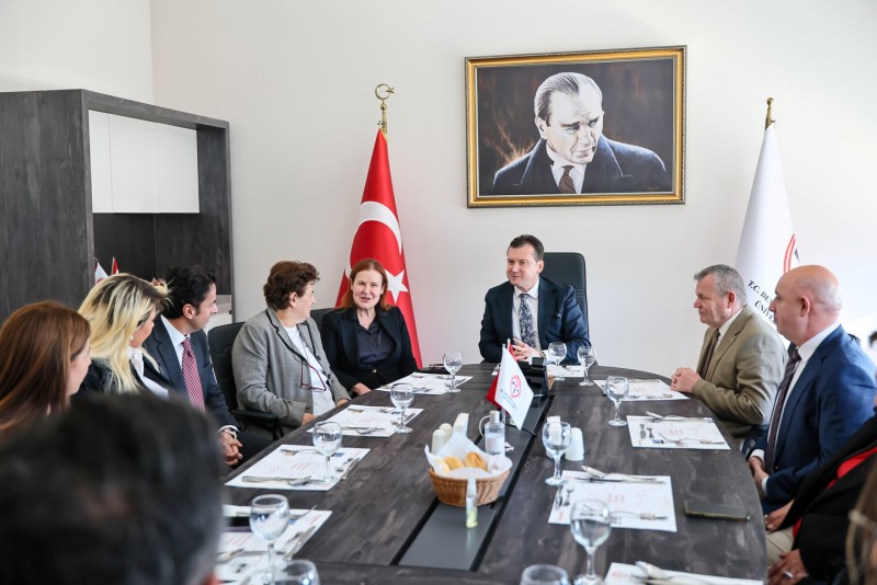 Başkan Balcıoğlu, Demiroğlu Bilim Üniversitesi’ni ziyaret etti