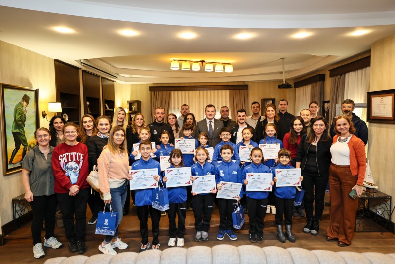 Başkan Balcıoğlu, Yüzme Akademisi öğrencilerini ağırladı