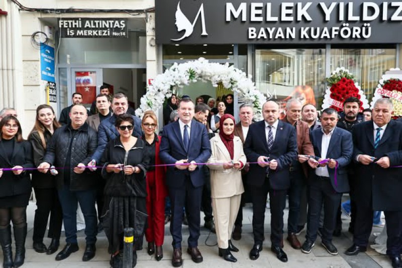 Başkan Balcıoğlu, Melek Yıldız Bayan Kuaförü'nün açılışını yaptı