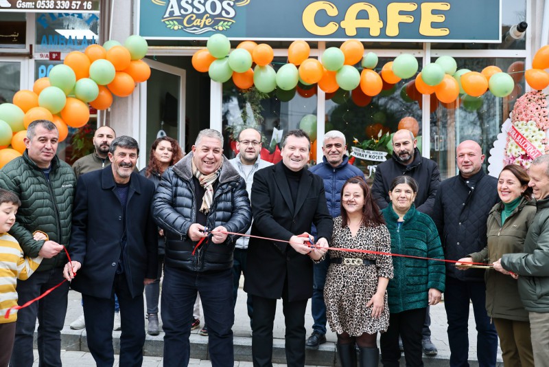 Başkan Balcıoğlu, Assos Cafe’nin açılışını yaptı