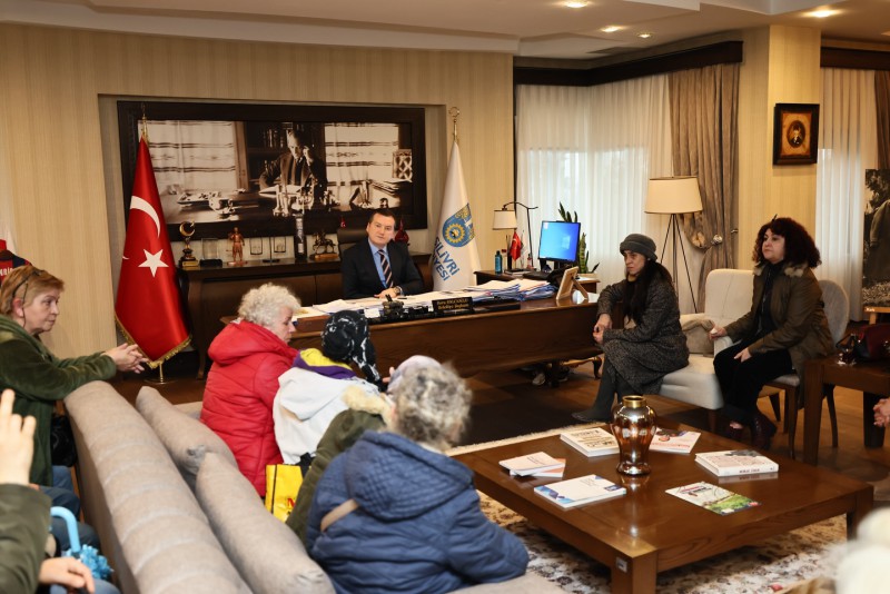 Başkan Balcıoğlu hayvanseverleri makamında ağırladı