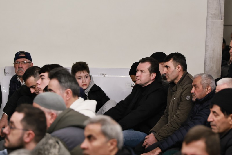 Başkan Balcıoğlu, bayram namazını Piri Mehmet Paşa Camii’nde kıldı