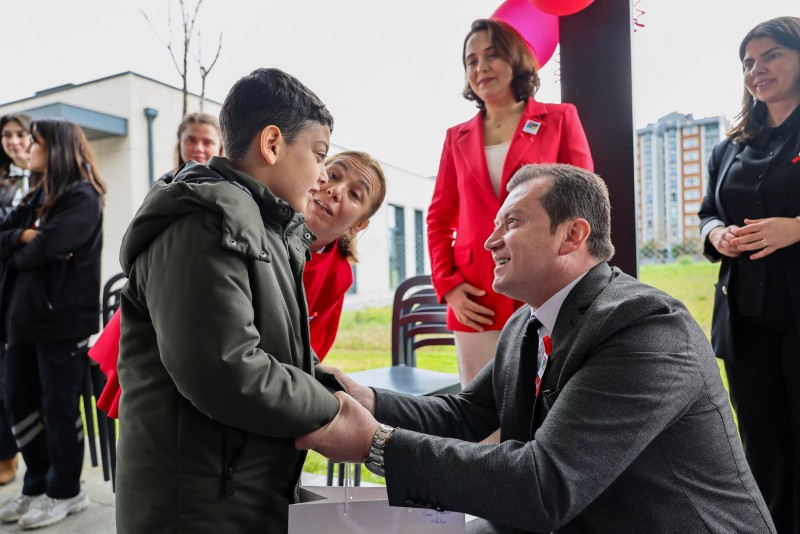 Başkan Balcıoğlu, otizmli bireylerle buluştu