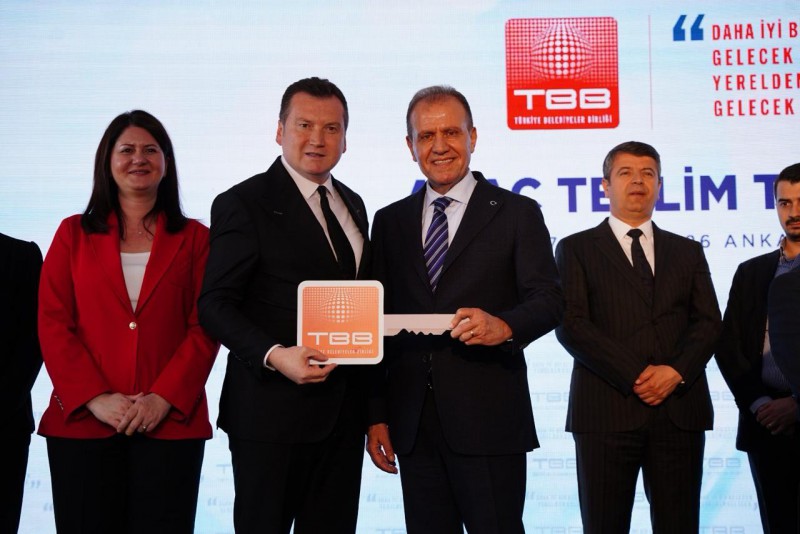 TBB, Silivri Belediyesi’ne çöp kamyonu hibe etti