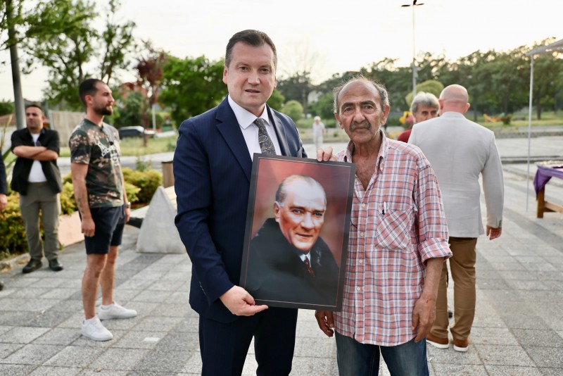 Başkan Balcıoğlu, Gümüşyaka Gece Pazarı’nı ziyaret etti