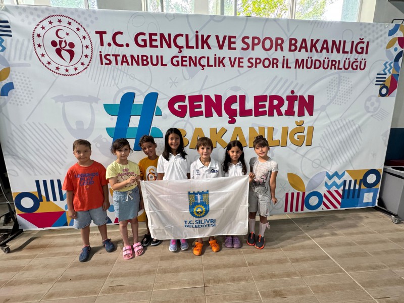 Silivri Belediyesi Spor Kulübü Yüzme Takımı'ndan Gururlandıran Başarı