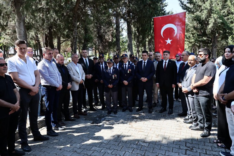 15 Temmuz Demokrasi ve Millî Birlik Günü'nde Şehitler Kabirleri Başında Anıldı