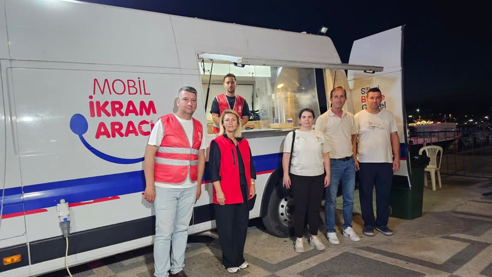 Silivri Belediyesi Kriz Merkezindeki Ailelere ve Görevli Personele Destek Sağlıyor