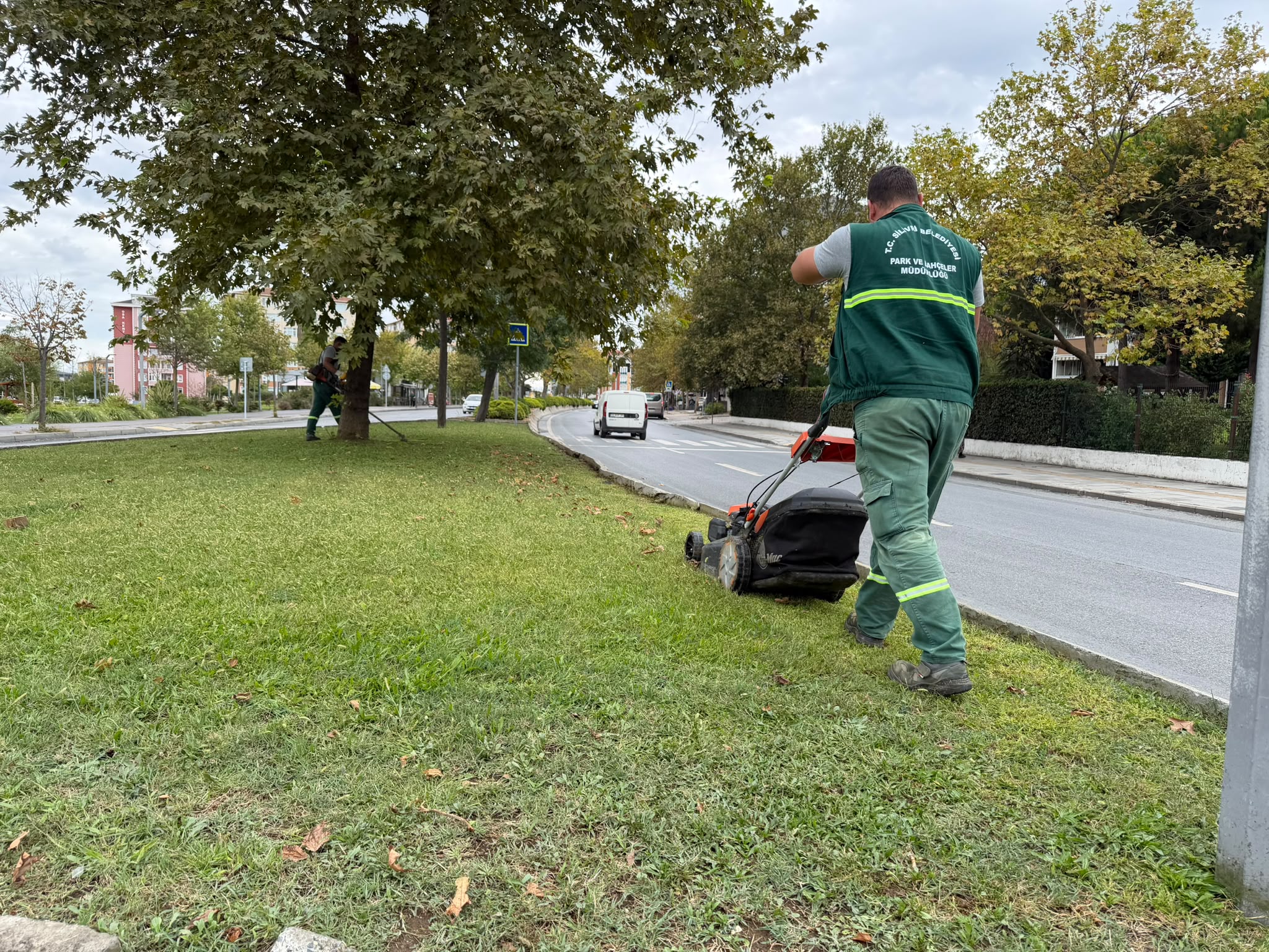 Silivri Genelinde Yeşil Alan ve Park Bakım Çalışmaları Sürüyor