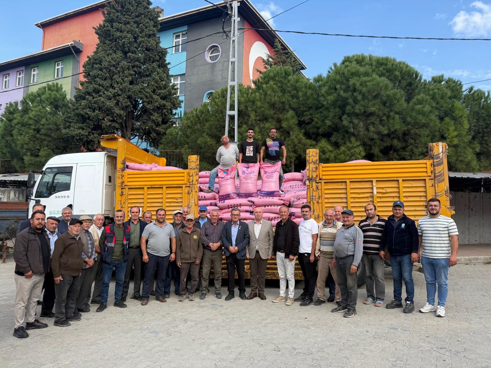 Silivri Belediyesi’nden Kadıköy’deki Üreticilere Sertifikalı Buğday Tohumu Desteği