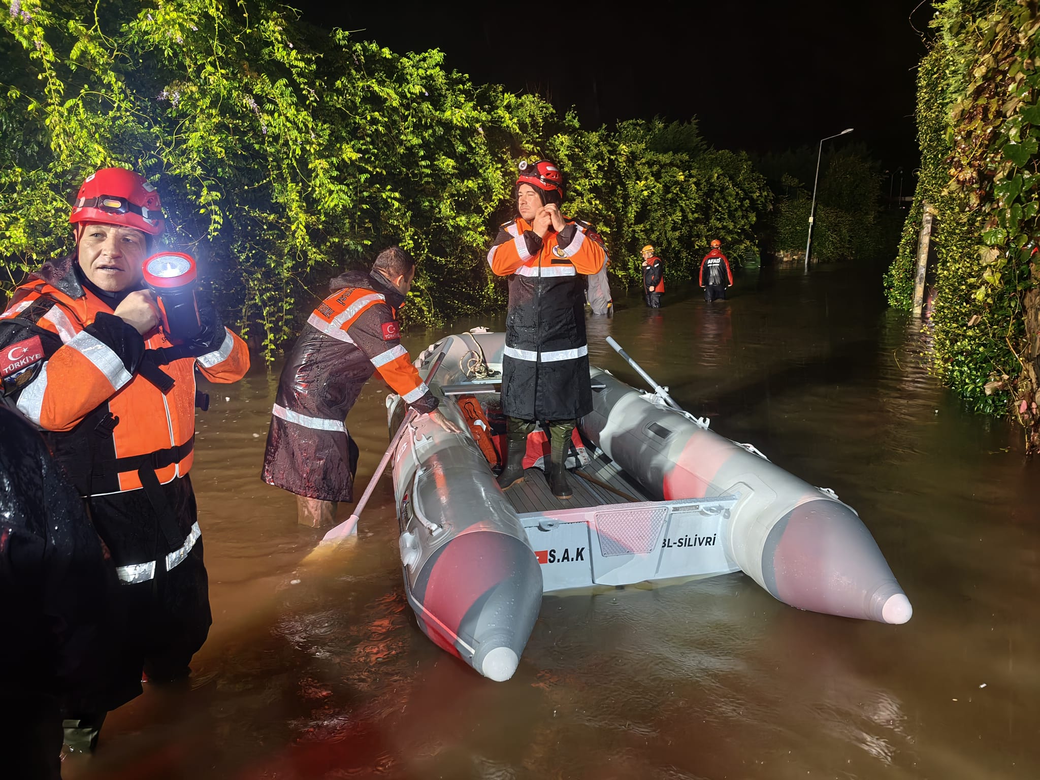 Silivri Arama Kurtarma Ekibi, İstanbul’daki Sel ve Su Baskınlarında Görev Alıyor